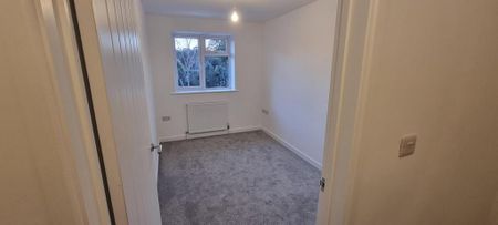 3 bedroom semi-detached house to rent - Photo 3