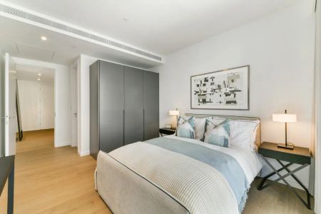 2 bedroom flat in London - Photo 3