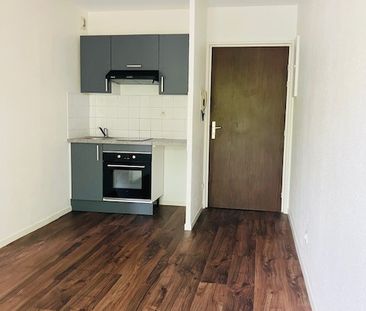 T2- Quartier Voltaire 27m2 avec balcon et parking – Place du 30 Oct... - Photo 3