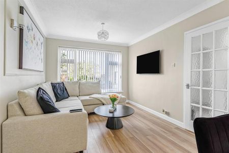 3 bedroom semi-detached house to rent - Photo 2