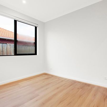 Modern 2 Bedroom Apartment - Photo 4