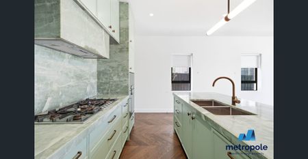 SOPHISTICATED HAMPTONS LUXURY IN EASTERN SUBURBS LOCATION - Photo 4