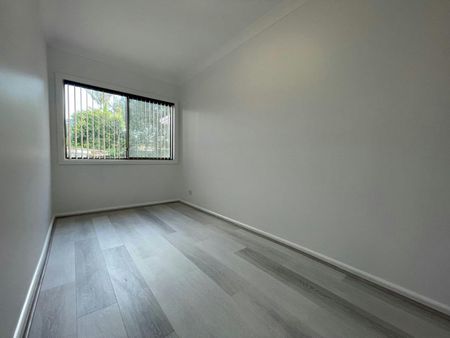 Modern 3 Bedroom Home - Photo 2