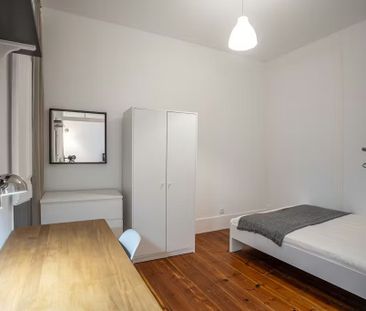 Calçada do Marquês de Abrantes, Lisbon, Lisbon 1200-163 - Photo 3