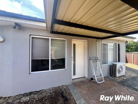 Nice Two Bedroom Granny Flat With Water Usage Included - Photo 2