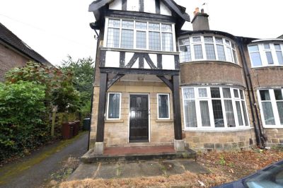 2 bedroom Flat in Otley Road, Leeds - Photo 2