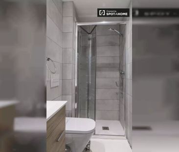 Double bed in Rooms for rent in 4-bedroom apartment in Valencia - Photo 4