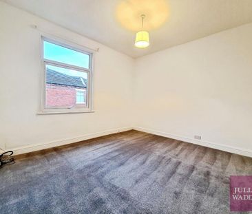 2 bedroom end of terrace house to rent - Photo 4