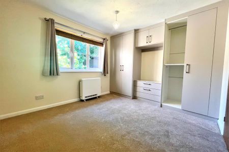 Heathside Road, Woking - 2 bedrooms Property for lettings - Seymours - Photo 3