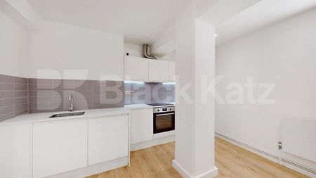 beautifully refurbished live/work one-bedroom apartment, - Photo 5