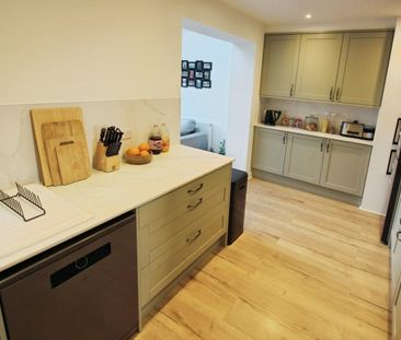 4 bedroom House To Let - Photo 4