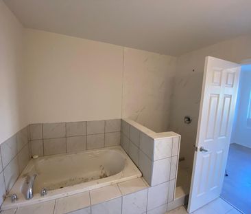 For Lease - 251 Danzatore Path Unit# 23, Oshawa, Ontario - Photo 6