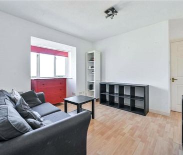 2 bedroom flat in London - Photo 5