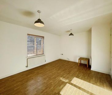 Sachfield Drive, Chafford Hundred, Grays, RM16 - Photo 1