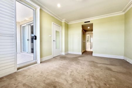 Family entertainer in a highly sought after locale - Photo 4