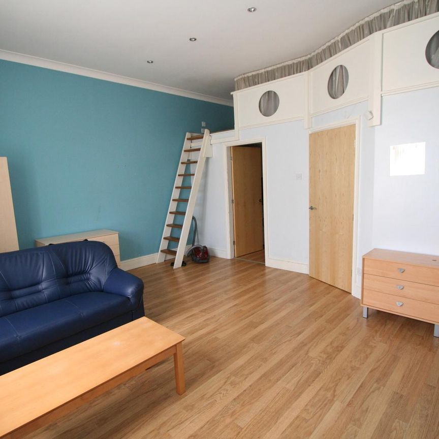 40 HYDE TERRACE Leeds - LS2 9LN - Photo 1