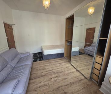 House share to rent - Photo 1