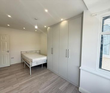 6 bedroom terraced house to rent - Photo 2