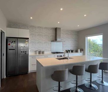 Beautiful Family Home - Photo 2