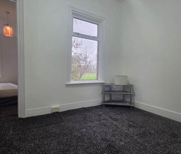 2 bedroom end of terrace house to rent - Photo 4