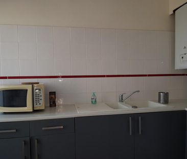 F1 meublé 31.5 m², balcon. Cuisine Equipée Indépendante. - Photo 3