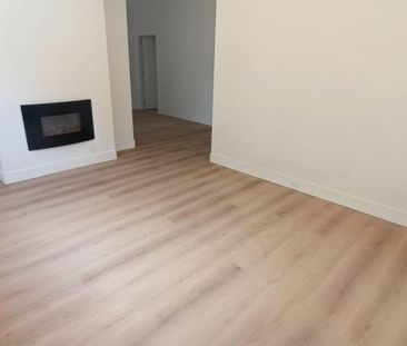 Style and Comfort, Fully Renovated & Architecturally Designed 4 Bed... - Photo 2