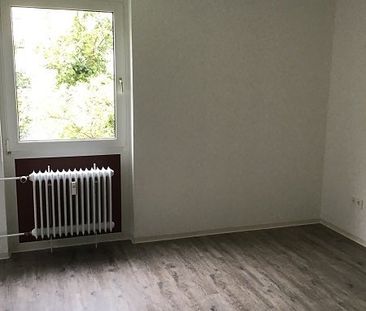 Renovierte, helle 2-Zimmer-Wohnung mit Sonnenbalkon ab sofort frei! - Foto 2