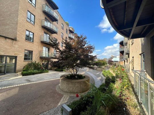 Epsom Road, Guildford - 2 bedrooms Property for lettings - Seymours - Photo 1