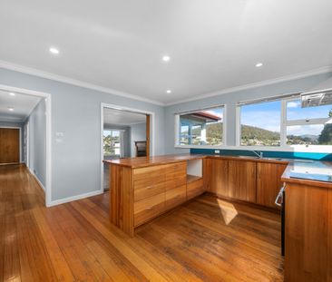 12 Cedar Street Lindisfarne TAS 7015 Australia - Photo 1