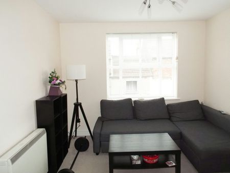 Flat to rent on - Photo 2