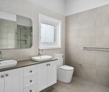 Contemporary Bowral Townhome with Picture Perfect Views! - Photo 6