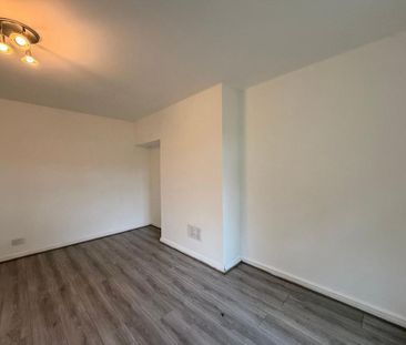 3 bedroom end of terrace house to rent - Photo 3