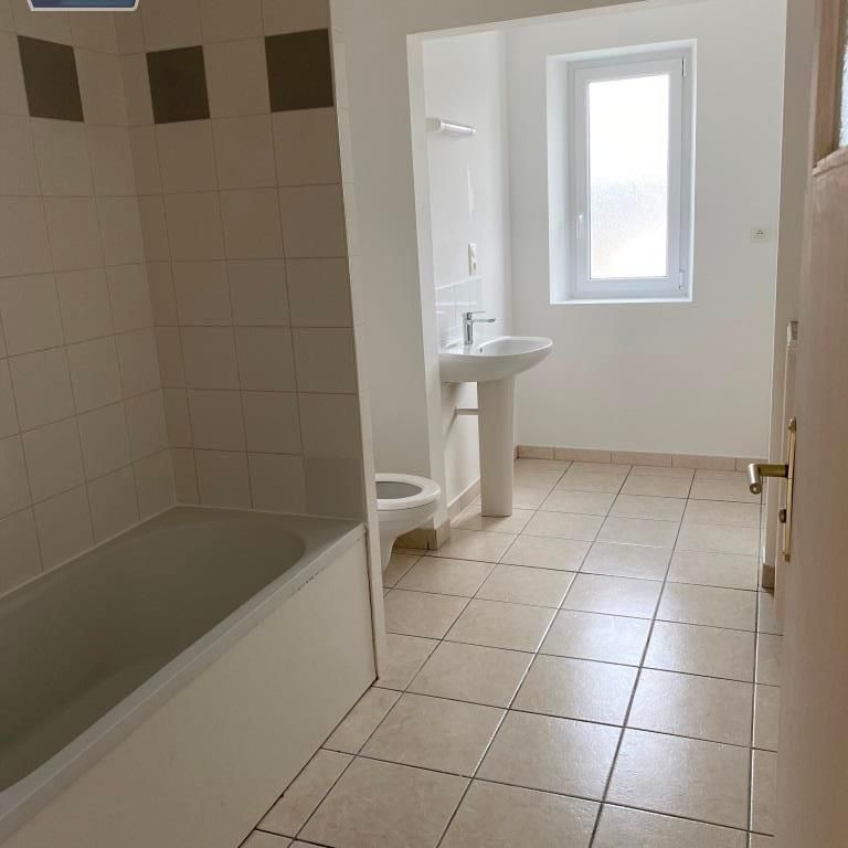 Location Appartement 4 pièces 79m² ST NAZAIRE 44600 - Photo 1