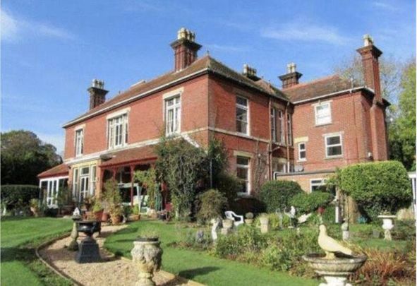 1 bedroom ground floor flat to rent - Photo 1