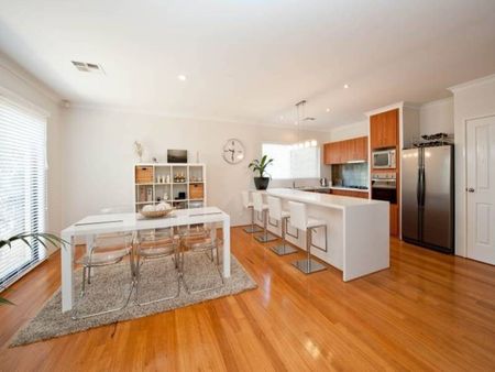 FANTASTIC STREET FRONT VILLA IN PRIME LOCATION HOME OPEN WEDNESDAY 15 APRIL AT 9.30AM SHARP! - Photo 5
