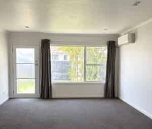 Cosy and sunny two-bedroom unit, tucked away in a quiet, leafy neig... - Photo 1