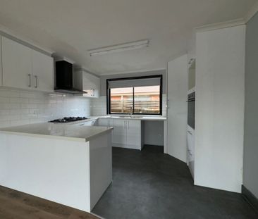 Fully Renovated Family Home - Photo 3