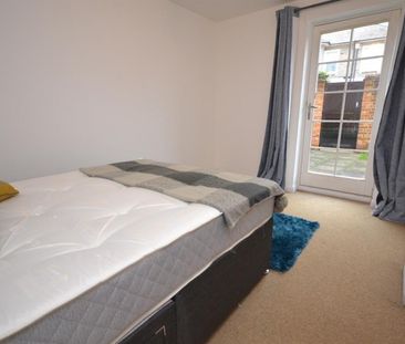 2 bedroom Flat To Let - Photo 3