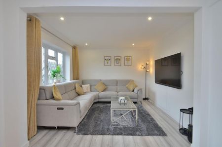 3 bedroom semi-detached house to rent - Photo 2