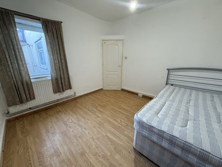 Clifton Street, Splott - Photo 2