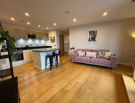 1 Bed Flat, Candle House, LS1 - Photo 3