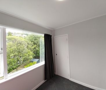 Sunny Fully Refurbished Flat in Newlands - Photo 4