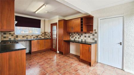 3 bedroom terraced house to rent - Photo 3