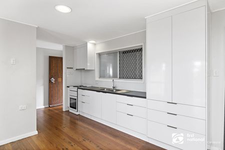 CHARMING TWO BEDROOM HOME IN THORNLANDS. - Photo 5