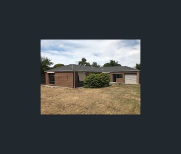 25 Hilltop Way, Gisborne, Vic 3437 - Photo 2