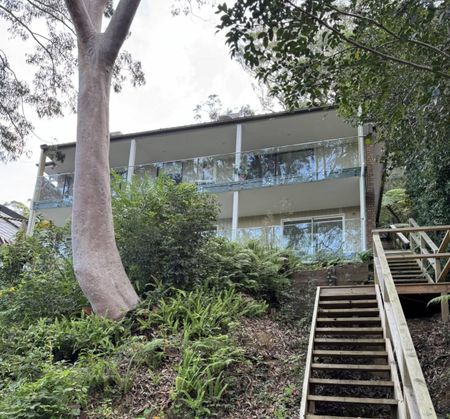Pet-friendly, three-bedroom upper duplex. - Photo 4