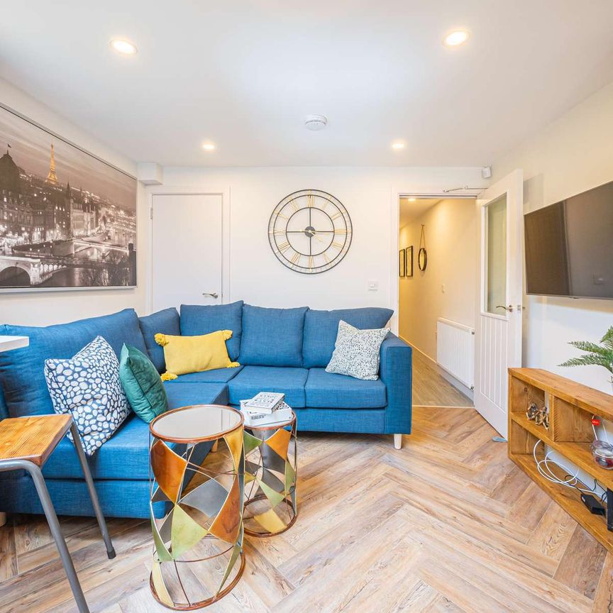 Room 1 Room 5 - Photo 1