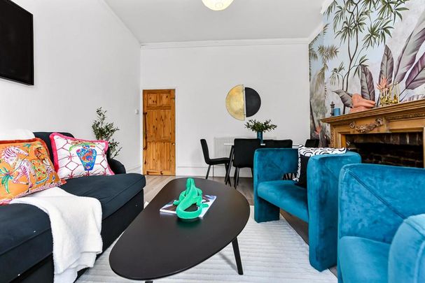 2 bedroom serviced apartment to rent - Photo 1