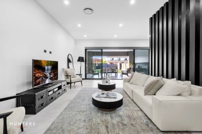 Brand New, Luxurious 5-Bedroom Home in a Prime Location - Photo 4