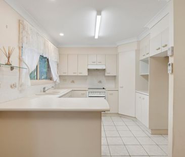 Three Bedroom Villa With Lawn Care Included - Photo 4